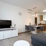 Little Marijeta Apartment *